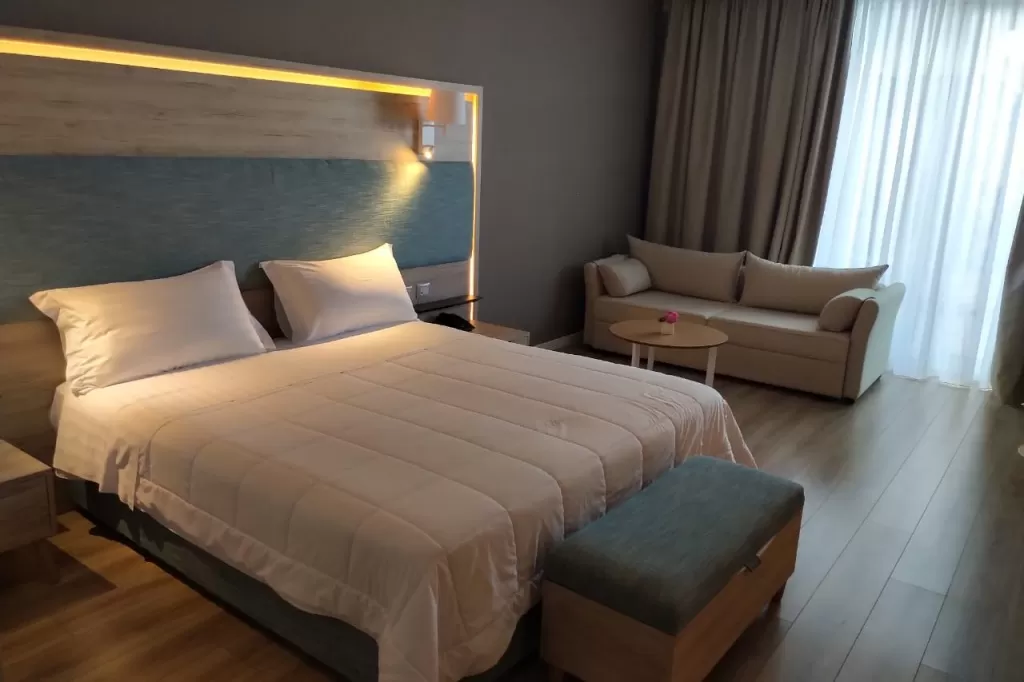 Regina Blu JR Suite 1.jpg